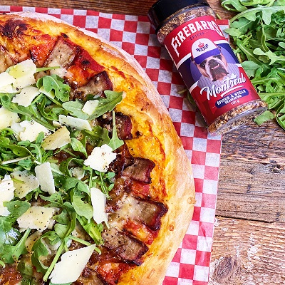 Pizza BBQ,  œil de ronde, oignons caramélisés et cheddar vieilli 2 ans